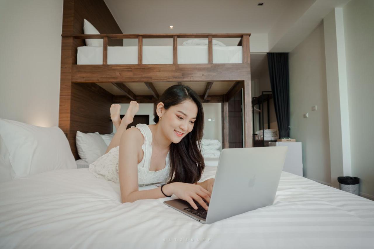 Play Poshtel & Cafe' Hotell Krabi town Eksteriør bilde