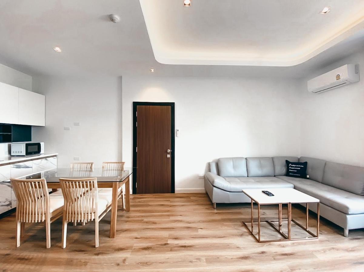 Play Poshtel & Cafe' Hotell Krabi town Eksteriør bilde
