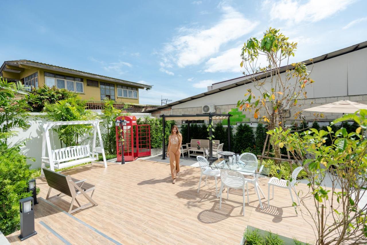 Play Poshtel & Cafe' Hotell Krabi town Eksteriør bilde