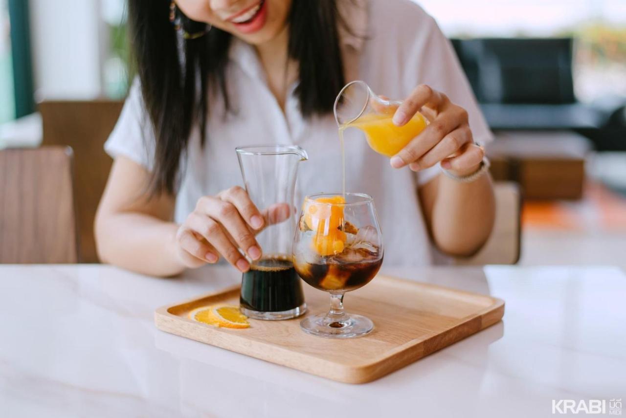 Play Poshtel & Cafe' Hotell Krabi town Eksteriør bilde