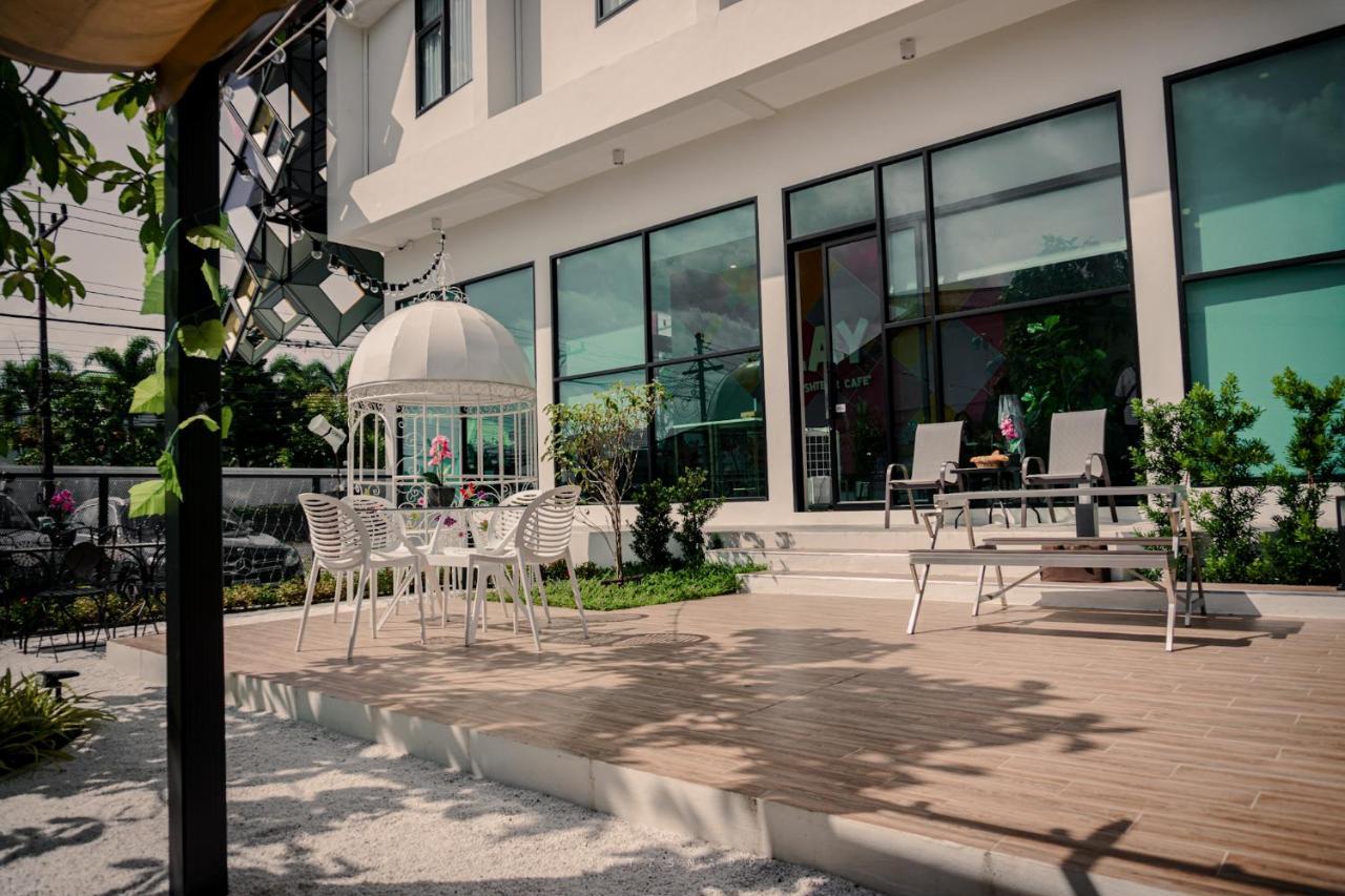 Play Poshtel & Cafe' Hotell Krabi town Eksteriør bilde